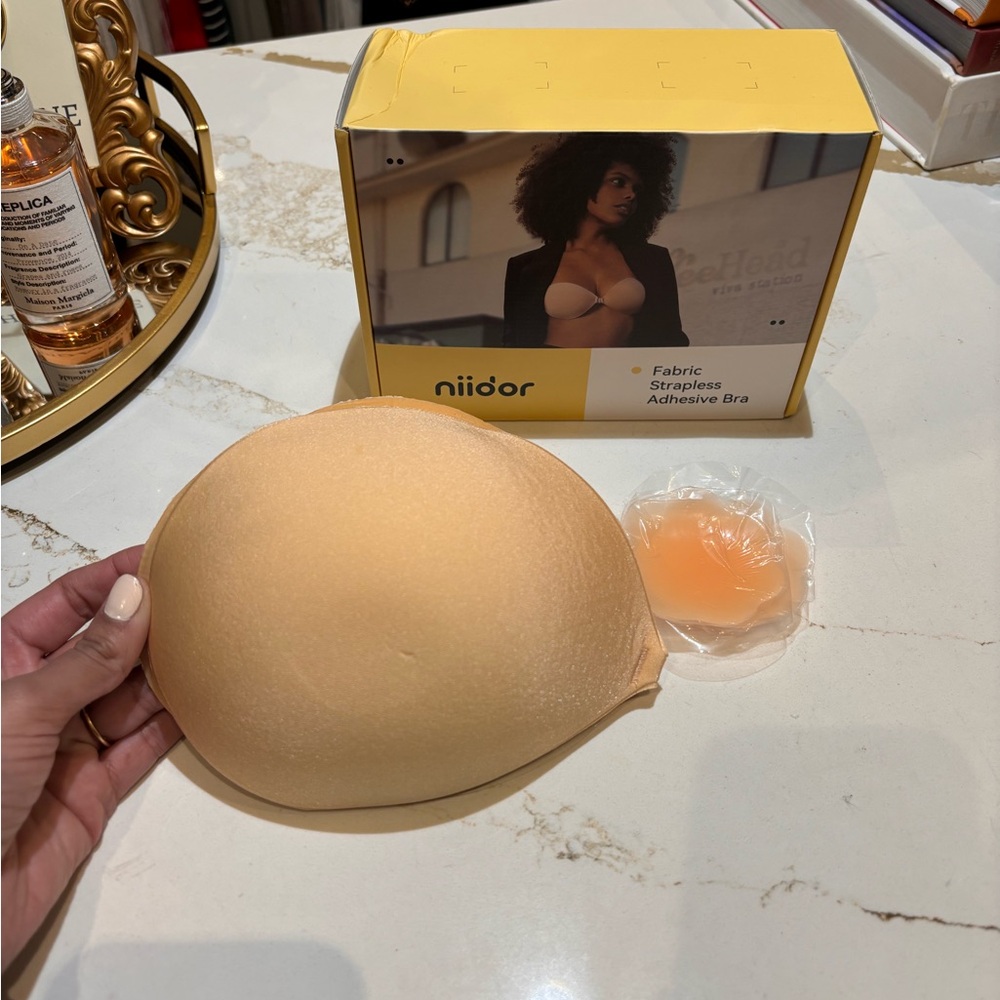 32DDD STICKY BRA